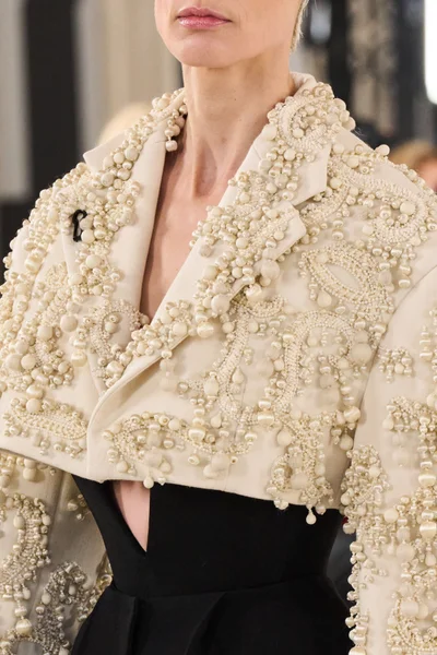 Look 17